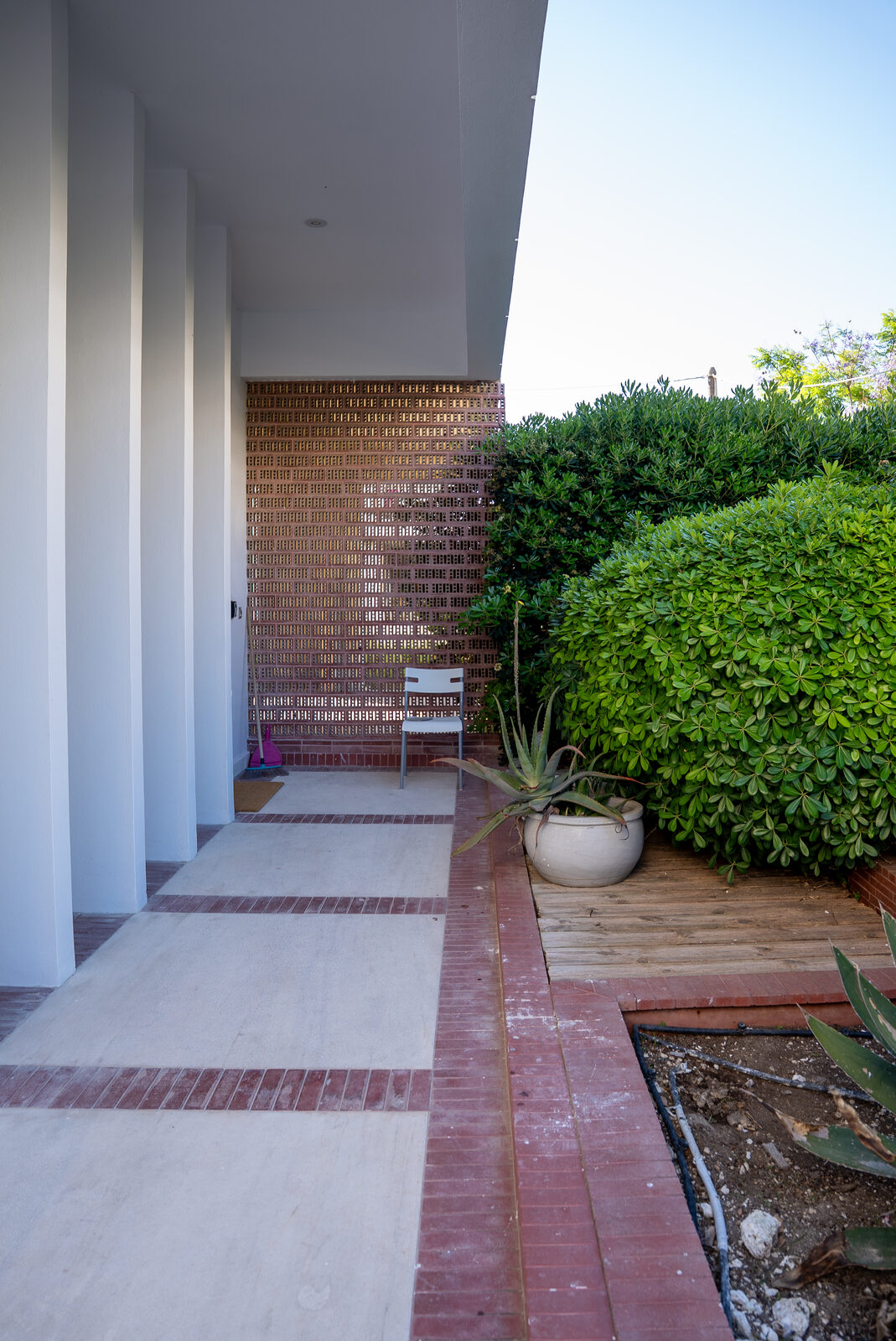 Green garden path leading to the suite